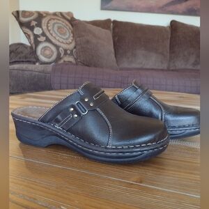 Natural Soul Clogs Size 8M